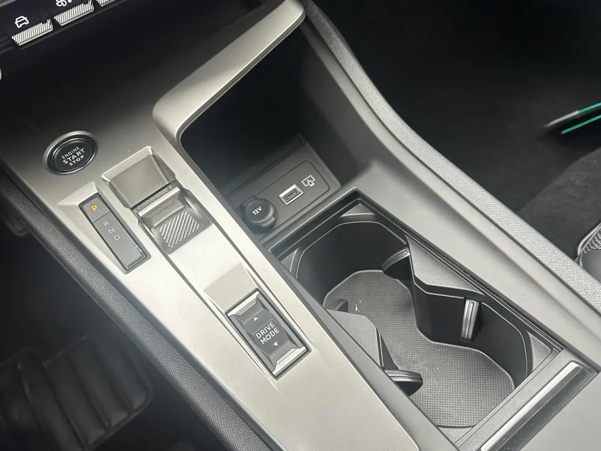 Allure 58 kWh SOH 99% | NIEUWE AUTO | ACHTERUITRIJCAMERA | KEYLESS | STOEL + STUURVERWARMING | ADAP. CRUISE | APPLE CARPLAY | RIJKLAAR INCL. 12 MND BOVAG GARANTIE |