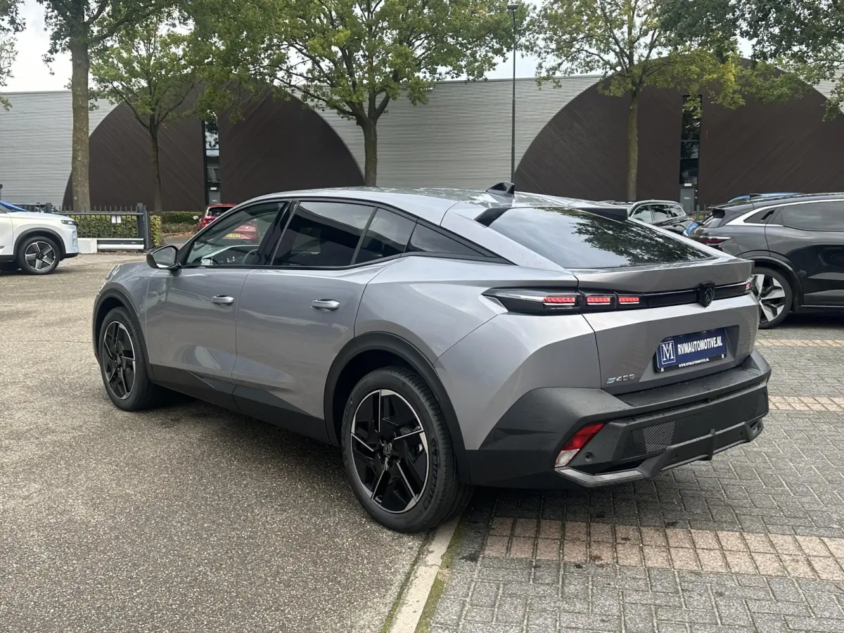 Allure 58 kWh SOH 99% | NIEUWE AUTO | ACHTERUITRIJCAMERA | KEYLESS | STOEL + STUURVERWARMING | ADAP. CRUISE | APPLE CARPLAY | RIJKLAAR INCL. 12 MND BOVAG GARANTIE |