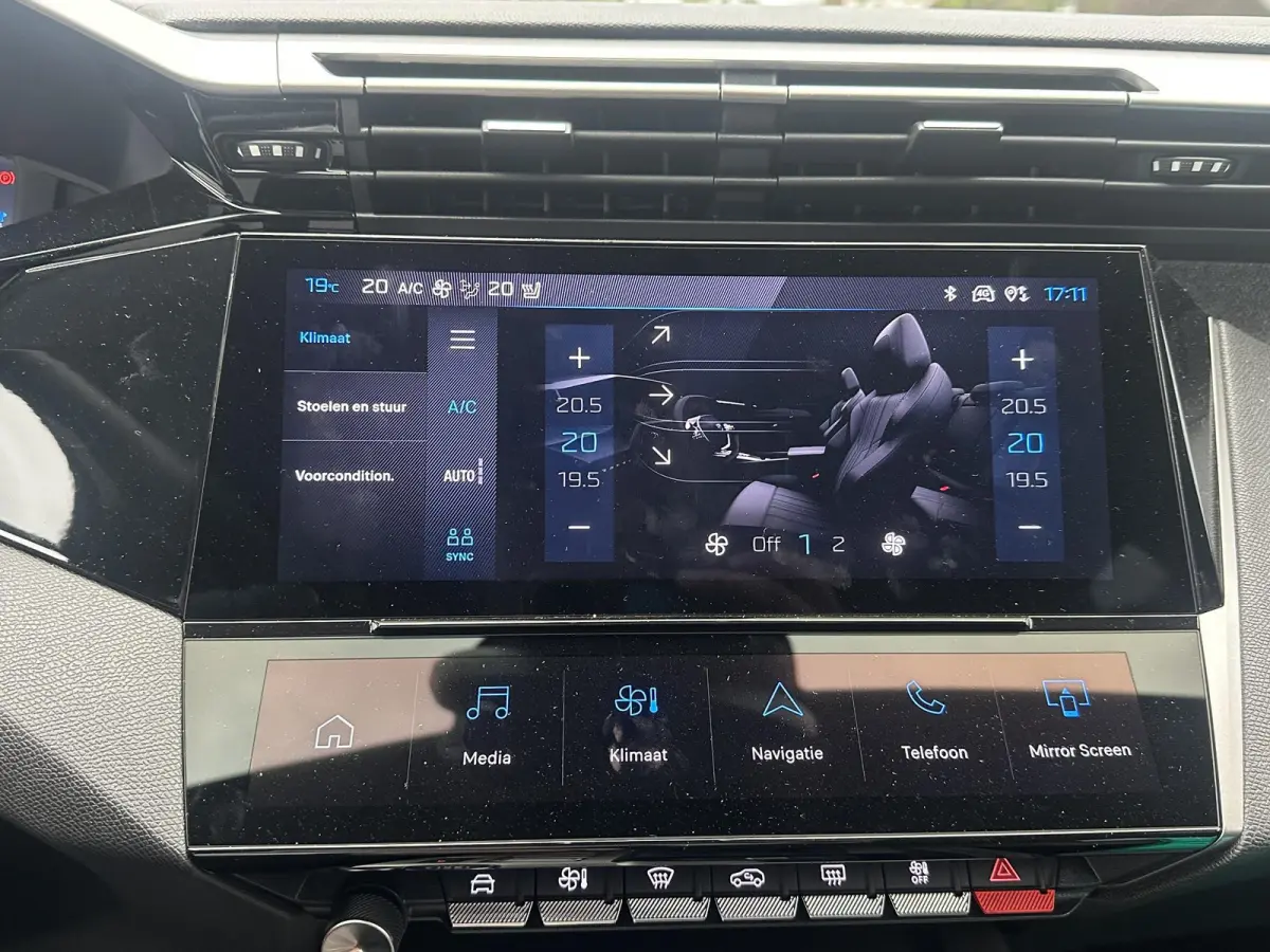 Allure 58 kWh SOH 99% | NIEUWE AUTO | ACHTERUITRIJCAMERA | KEYLESS | STOEL + STUURVERWARMING | ADAP. CRUISE | APPLE CARPLAY | RIJKLAAR INCL. 12 MND BOVAG GARANTIE |