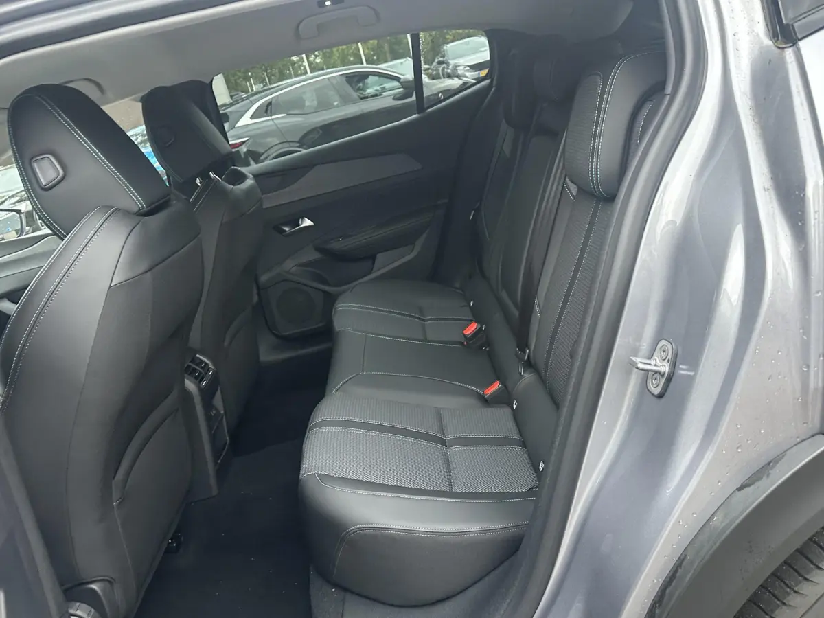 Allure 58 kWh SOH 99% | NIEUWE AUTO | ACHTERUITRIJCAMERA | KEYLESS | STOEL + STUURVERWARMING | ADAP. CRUISE | APPLE CARPLAY | RIJKLAAR INCL. 12 MND BOVAG GARANTIE |