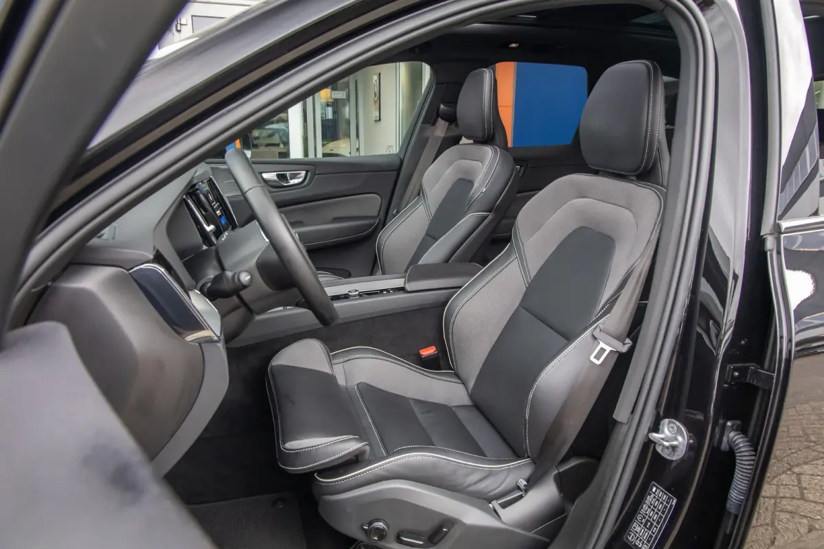 2.0 T6 Plug-in hybrid AWD Plus Black Edition | Harman/Kardon | Elektrisch panorama-dak | Full-LED | Apple Carplay/Android Auto | Elektrisch bedienbare achterklep | Achteruitrijcamera | Apple