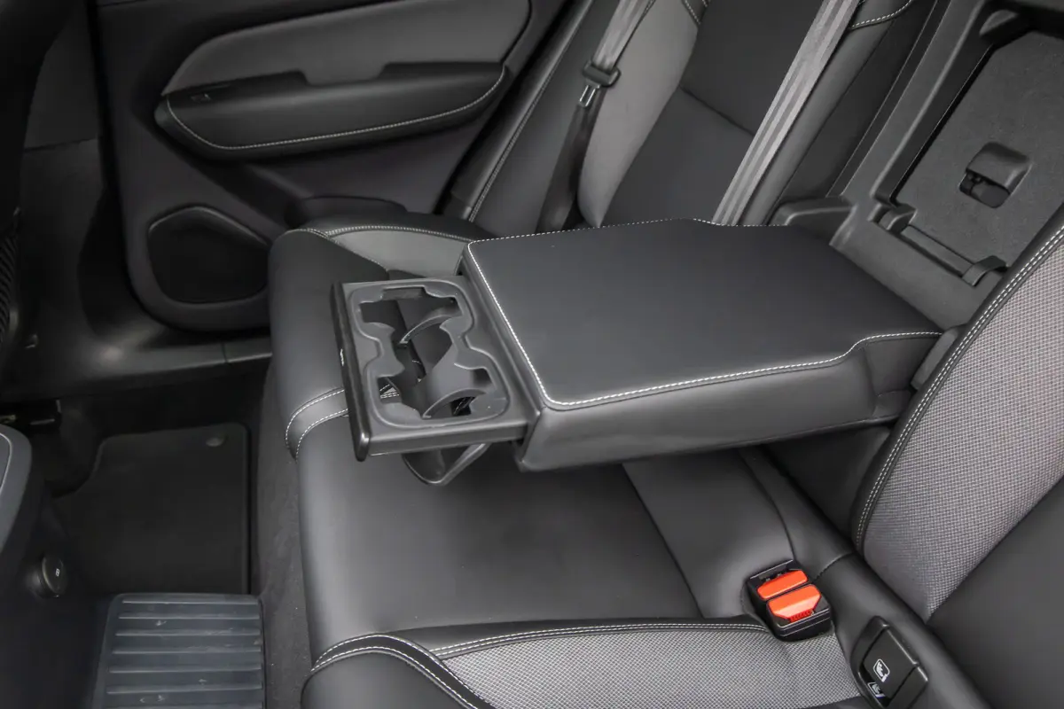 2.0 T6 Plug-in hybrid AWD Plus Black Edition | Harman/Kardon | Elektrisch panorama-dak | Full-LED | Apple Carplay/Android Auto | Elektrisch bedienbare achterklep | Achteruitrijcamera | Apple