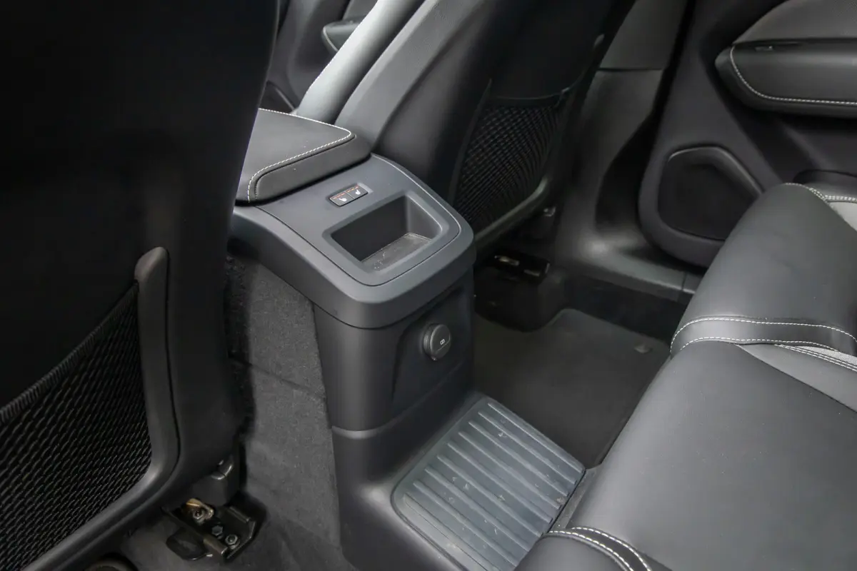 2.0 T6 Plug-in hybrid AWD Plus Black Edition | Harman/Kardon | Elektrisch panorama-dak | Full-LED | Apple Carplay/Android Auto | Elektrisch bedienbare achterklep | Achteruitrijcamera | Apple