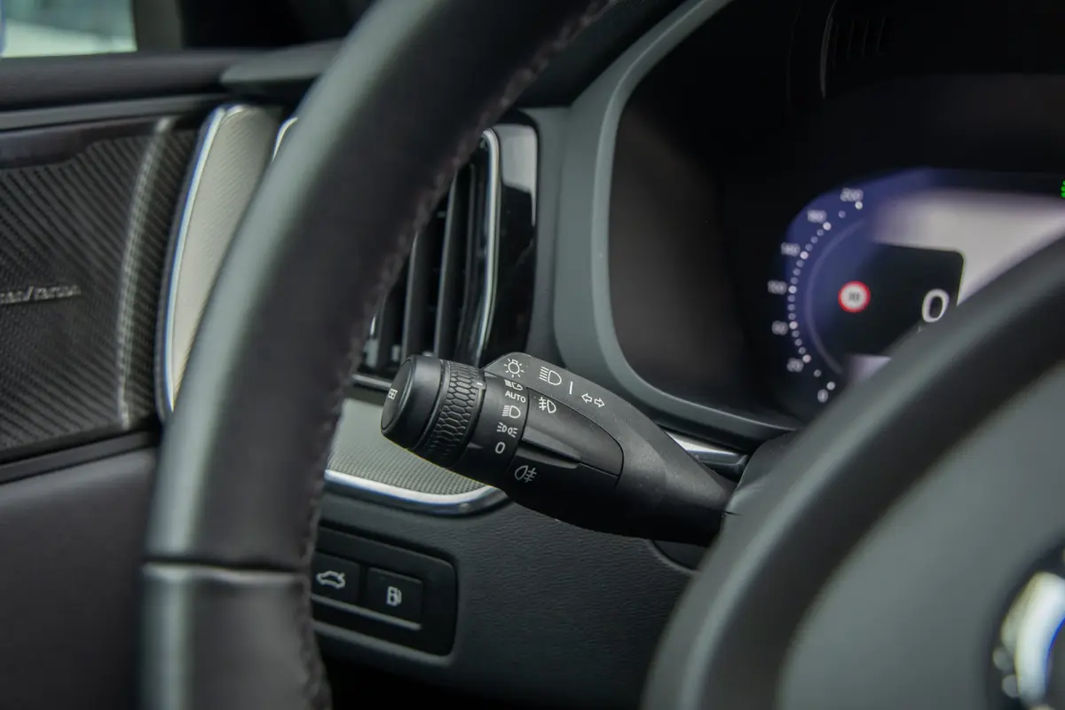 2.0 T6 Plug-in hybrid AWD Plus Black Edition | Harman/Kardon | Elektrisch panorama-dak | Full-LED | Apple Carplay/Android Auto | Elektrisch bedienbare achterklep | Achteruitrijcamera | Apple