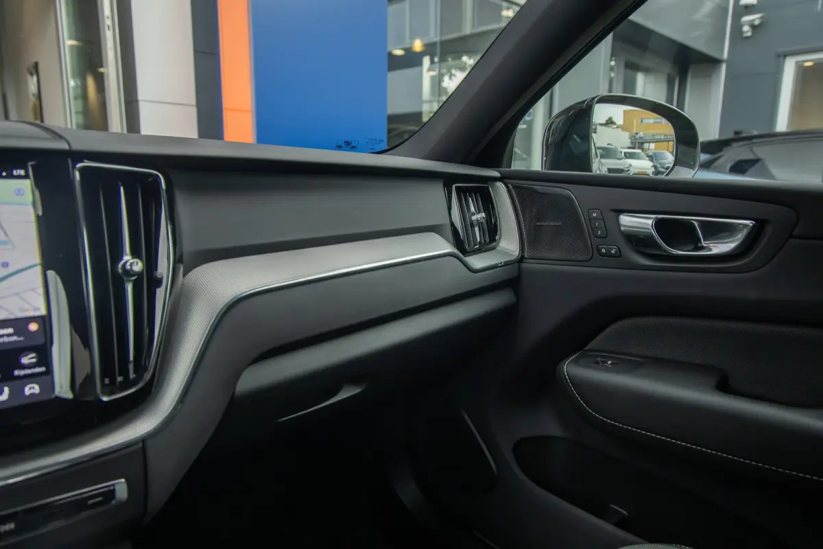 2.0 T6 Plug-in hybrid AWD Plus Black Edition | Harman/Kardon | Elektrisch panorama-dak | Full-LED | Apple Carplay/Android Auto | Elektrisch bedienbare achterklep | Achteruitrijcamera | Apple