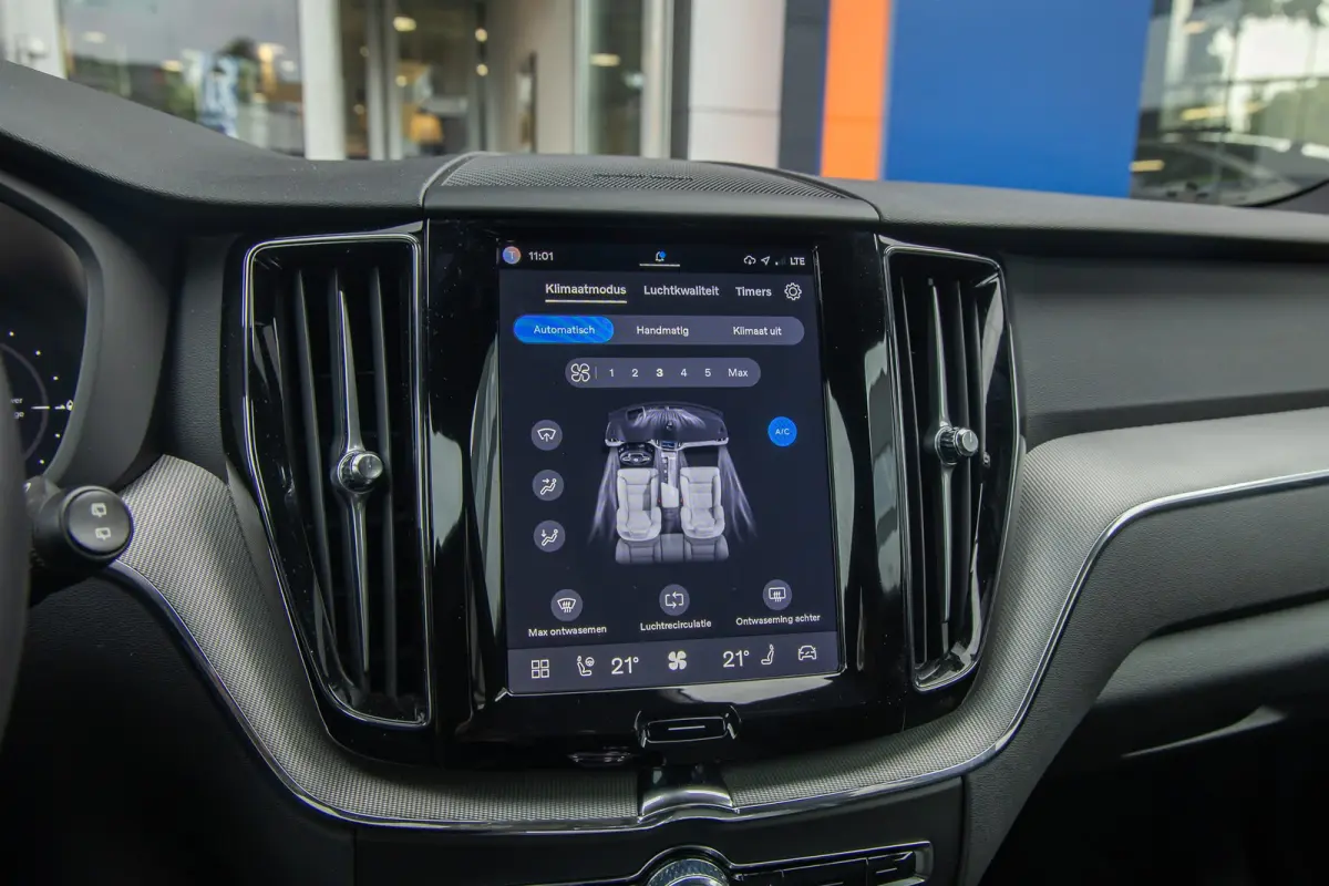 2.0 T6 Plug-in hybrid AWD Plus Black Edition | Harman/Kardon | Elektrisch panorama-dak | Full-LED | Apple Carplay/Android Auto | Elektrisch bedienbare achterklep | Achteruitrijcamera | Apple