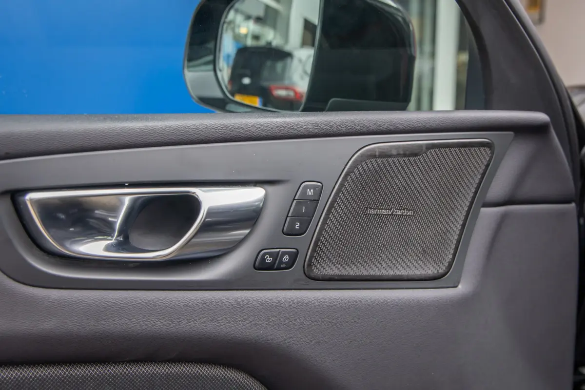 2.0 T6 Plug-in hybrid AWD Plus Black Edition | Harman/Kardon | Elektrisch panorama-dak | Full-LED | Apple Carplay/Android Auto | Elektrisch bedienbare achterklep | Achteruitrijcamera | Apple