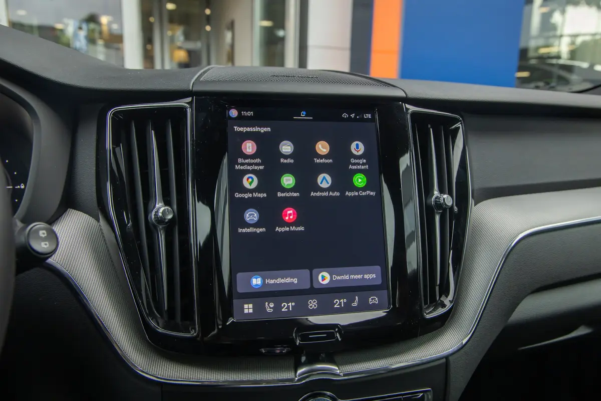2.0 T6 Plug-in hybrid AWD Plus Black Edition | Harman/Kardon | Elektrisch panorama-dak | Full-LED | Apple Carplay/Android Auto | Elektrisch bedienbare achterklep | Achteruitrijcamera | Apple