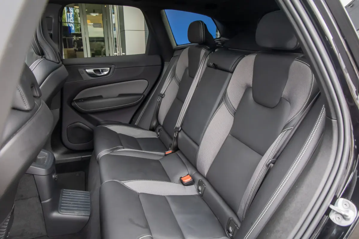 2.0 T6 Plug-in hybrid AWD Plus Black Edition | Harman/Kardon | Elektrisch panorama-dak | Full-LED | Apple Carplay/Android Auto | Elektrisch bedienbare achterklep | Achteruitrijcamera | Apple