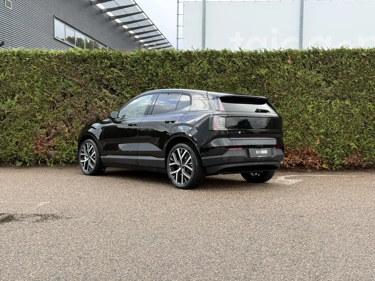 P8 AWD Ultra Black Edition Europa 69 kWh