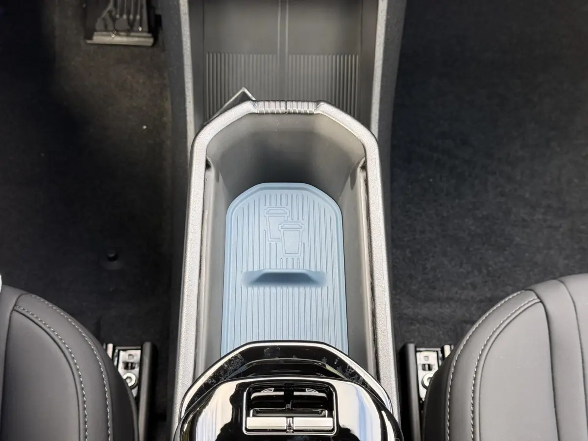 P8 AWD Ultra Black Edition Europa 69 kWh