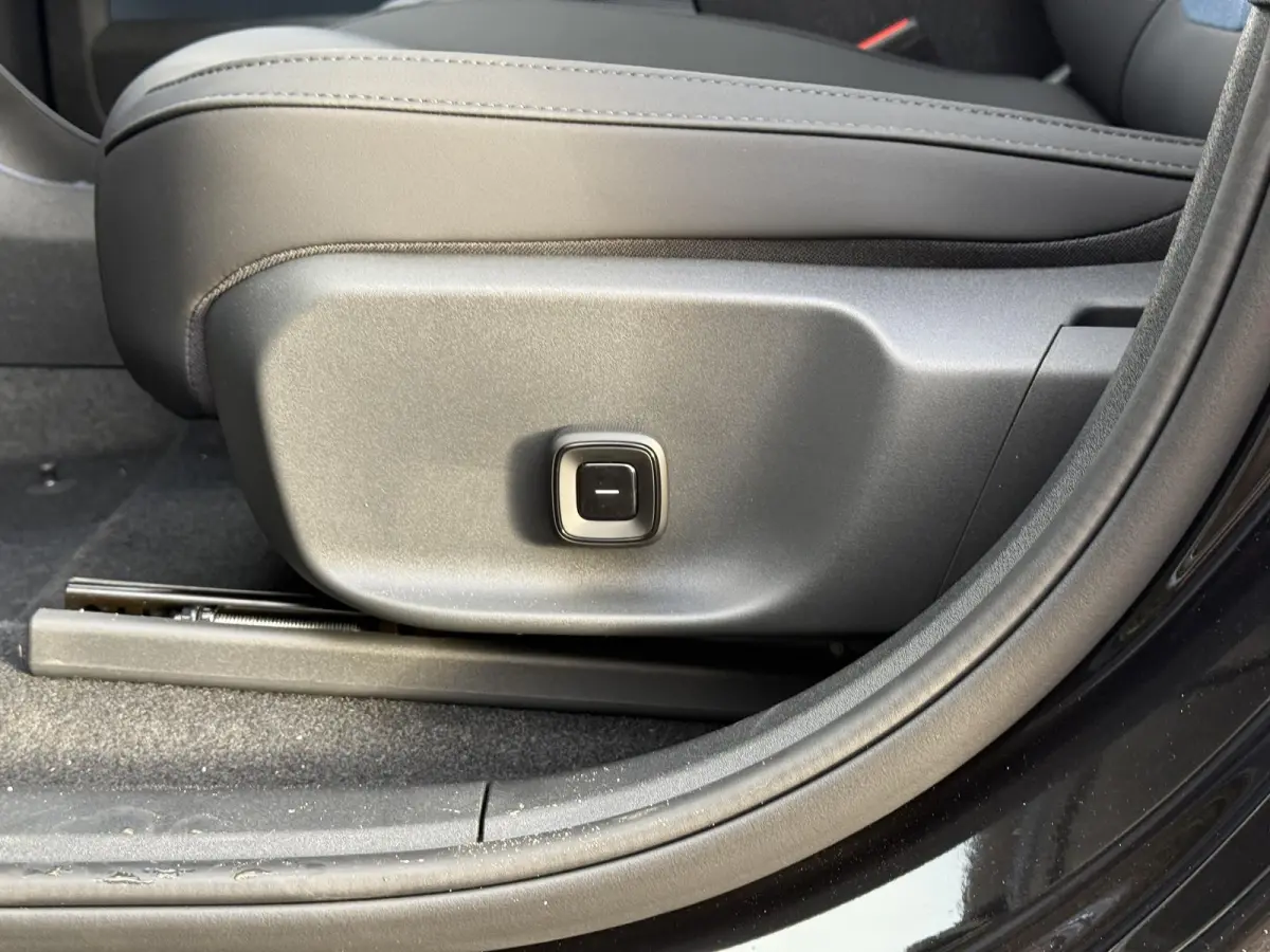 P8 AWD Ultra Black Edition Europa 69 kWh