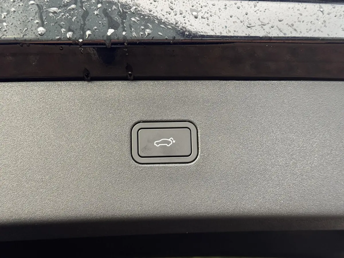 P8 AWD Ultra Black Edition Europa 69 kWh