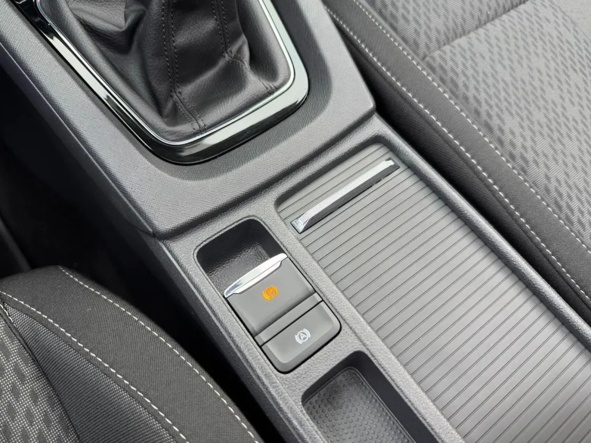 1.0 TSI 110pk Business Edition Plus | Panoramadak | Stoelverwarming | Trekhaak
