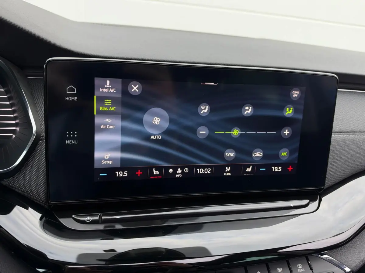 1.0 TSI 110pk Business Edition Plus | Panoramadak | Stoelverwarming | Trekhaak
