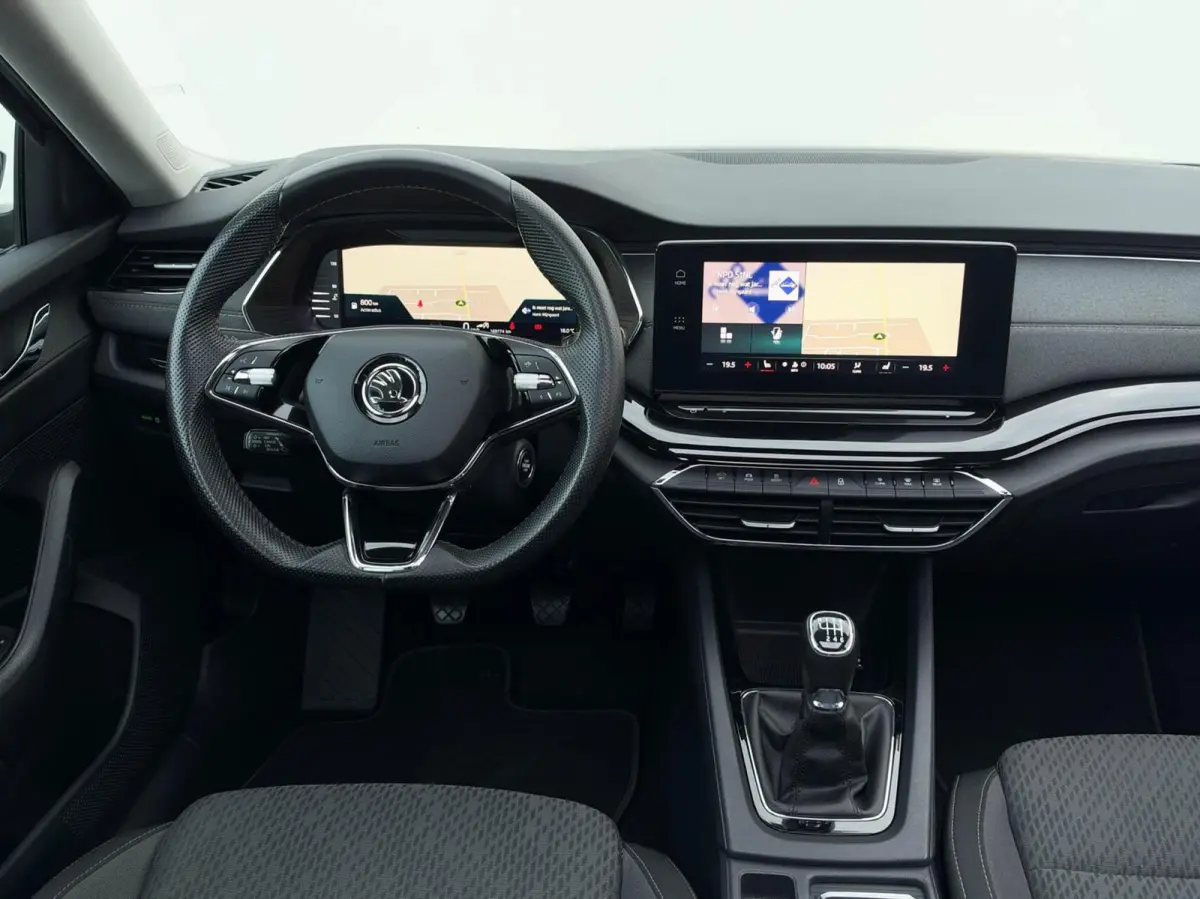 1.0 TSI 110pk Business Edition Plus | Panoramadak | Stoelverwarming | Trekhaak