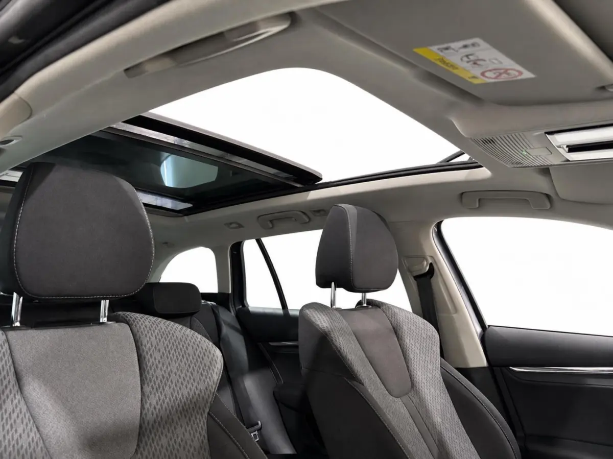 1.0 TSI 110pk Business Edition Plus | Panoramadak | Stoelverwarming | Trekhaak