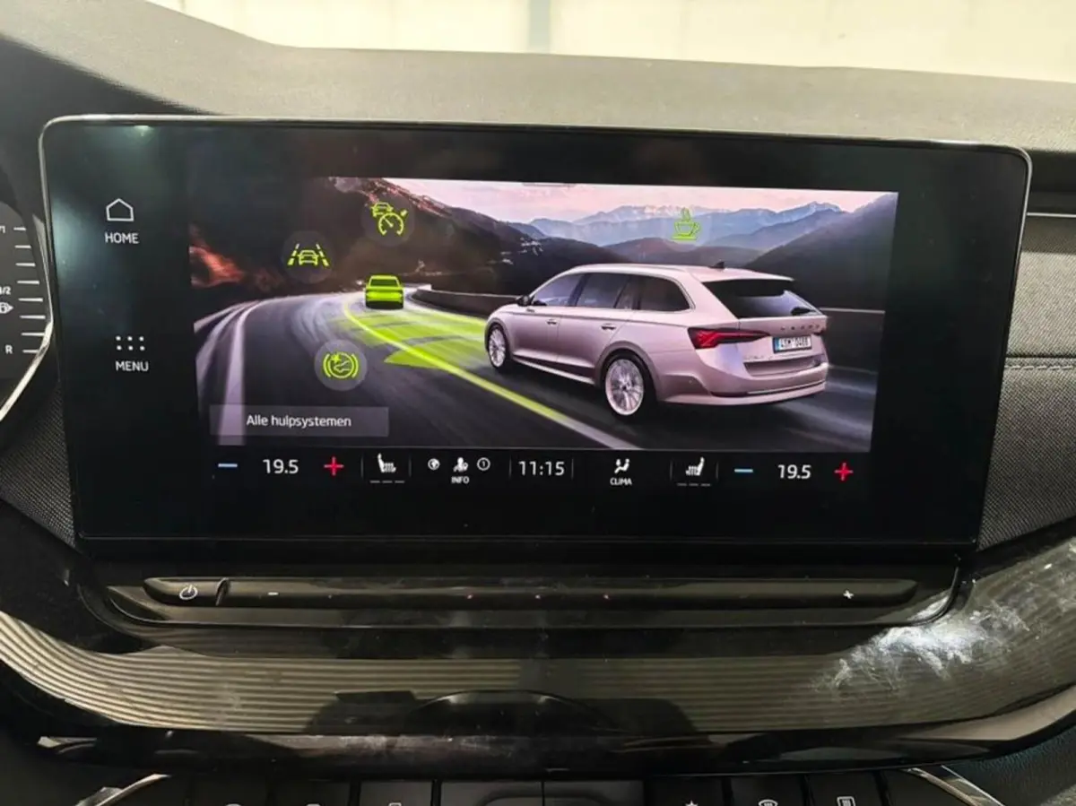 1.0 TSI 110pk Business Edition Plus | Panoramadak | Stoelverwarming | Trekhaak