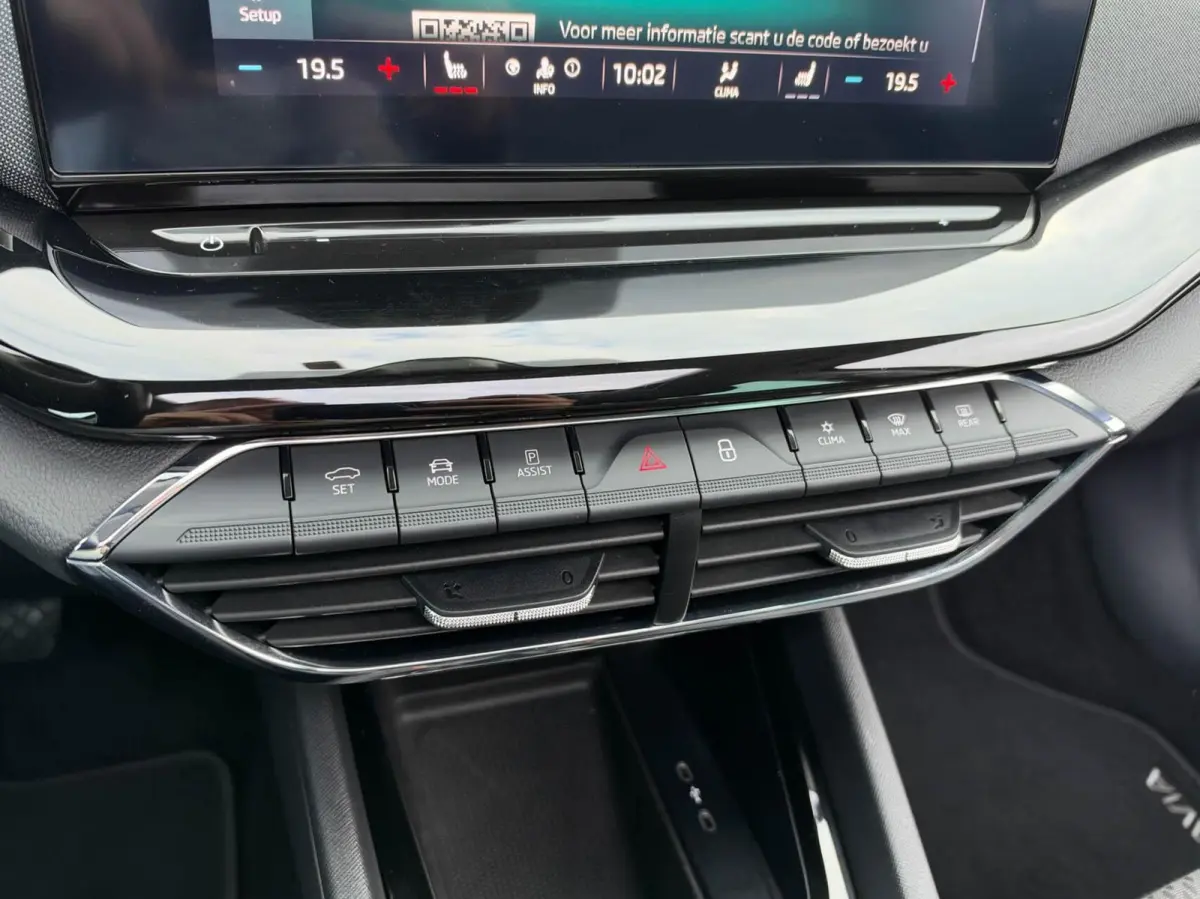 1.0 TSI 110pk Business Edition Plus | Panoramadak | Stoelverwarming | Trekhaak