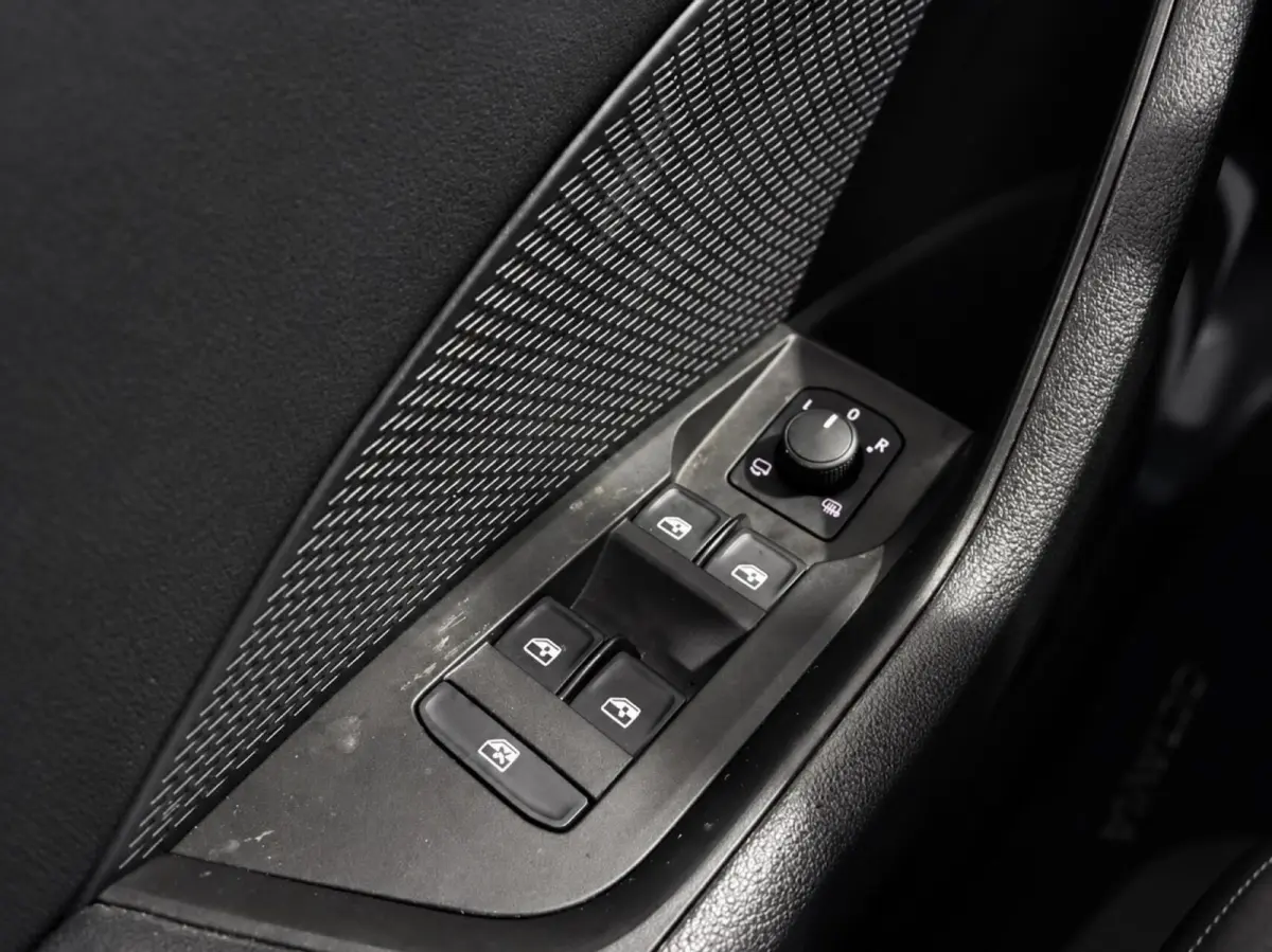1.0 TSI 110pk Business Edition Plus | Panoramadak | Stoelverwarming | Trekhaak