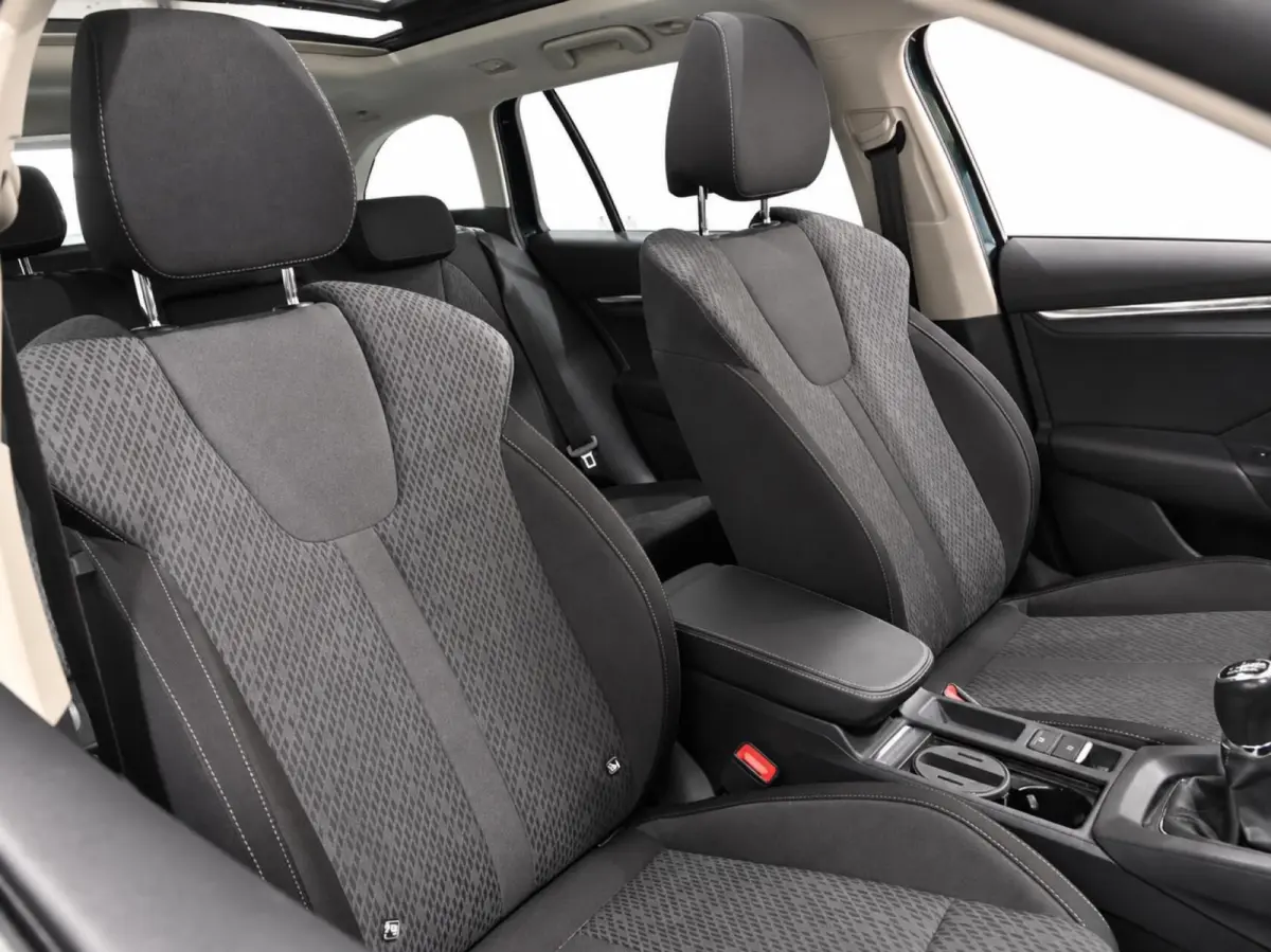 1.0 TSI 110pk Business Edition Plus | Panoramadak | Stoelverwarming | Trekhaak