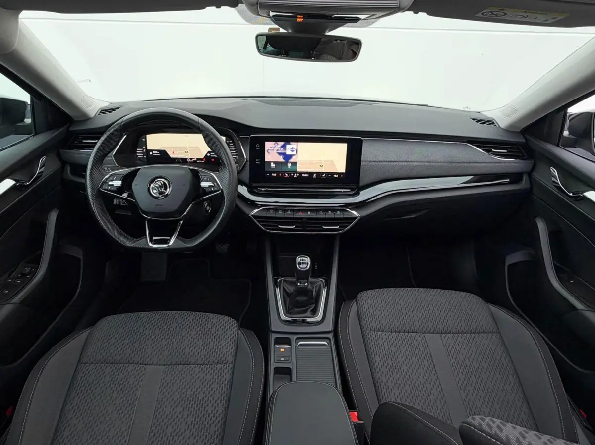 1.0 TSI 110pk Business Edition Plus | Panoramadak | Stoelverwarming | Trekhaak