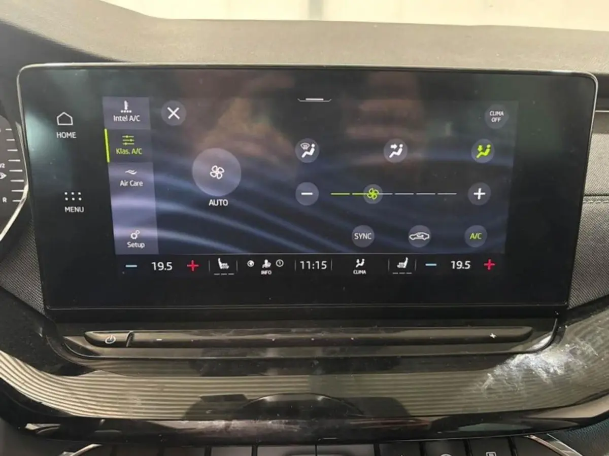 1.0 TSI 110pk Business Edition Plus | Panoramadak | Stoelverwarming | Trekhaak