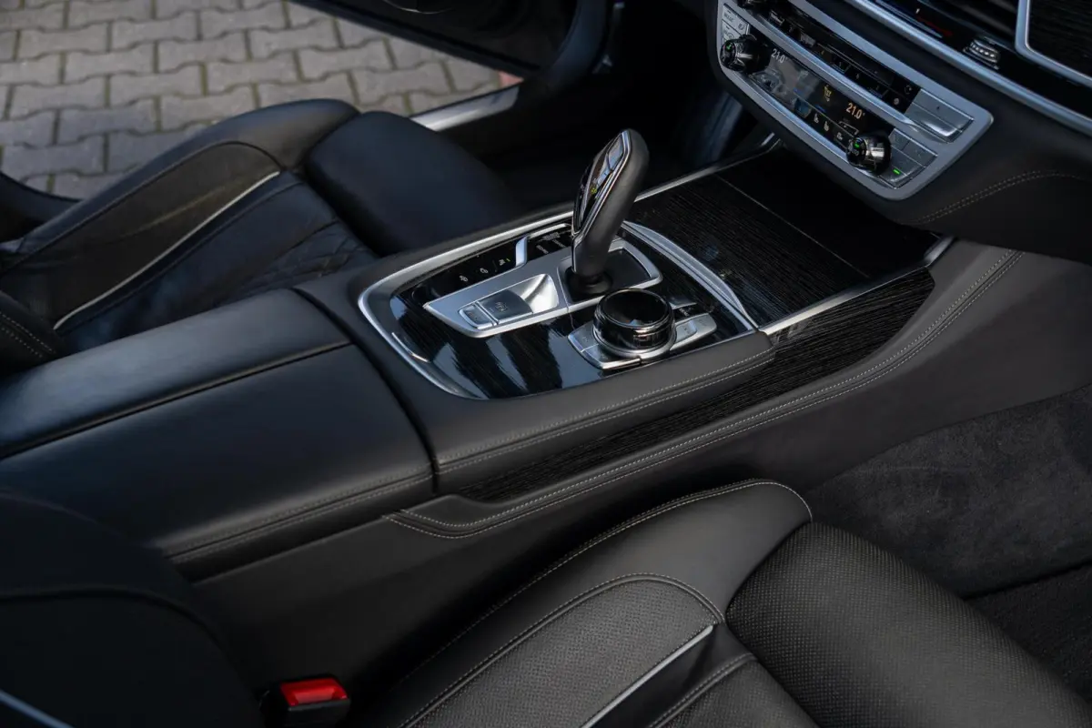 750i 4.4 V8 xDrive M-Sport|2e Eig|AchterasBesturing|Bowers & Wilkins|Massage|SoftClose|Trekhaak|CarPlay|Laser|Dealer Onderhouden