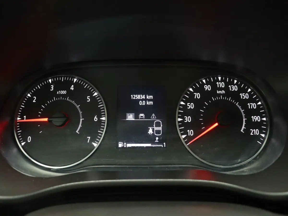 1.0 TCe 100 Bi-Fuel Essential | Trekhaak | Blinde hoek detectie | Achteruitrijcamera | Climate Control | Voor en achter parkeersensoren |