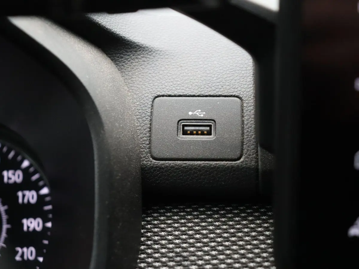 1.0 TCe 100 Bi-Fuel Essential | Trekhaak | Blinde hoek detectie | Achteruitrijcamera | Climate Control | Voor en achter parkeersensoren |