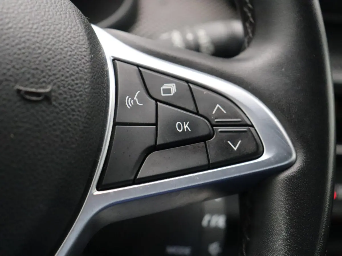 1.0 TCe 100 Bi-Fuel Essential | Trekhaak | Blinde hoek detectie | Achteruitrijcamera | Climate Control | Voor en achter parkeersensoren |