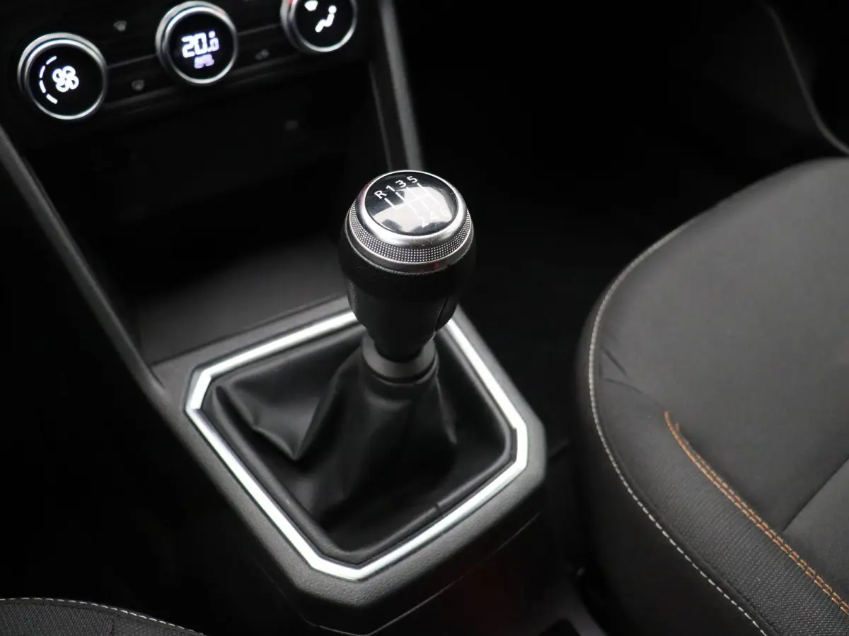 1.0 TCe 100 Bi-Fuel Essential | Trekhaak | Blinde hoek detectie | Achteruitrijcamera | Climate Control | Voor en achter parkeersensoren |