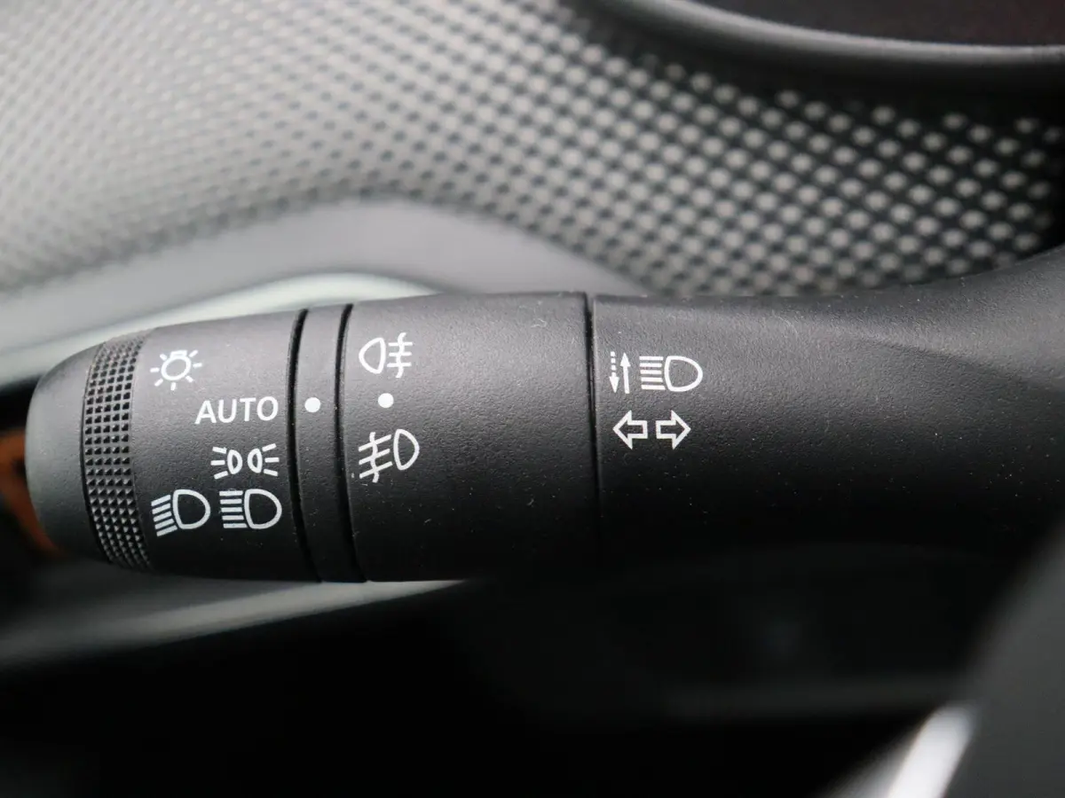 1.0 TCe 100 Bi-Fuel Essential | Trekhaak | Blinde hoek detectie | Achteruitrijcamera | Climate Control | Voor en achter parkeersensoren |