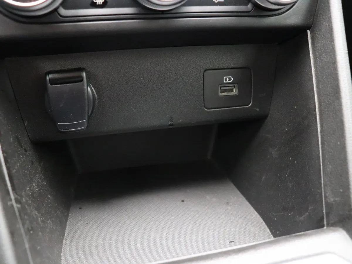 1.0 TCe 100 Bi-Fuel Essential | Trekhaak | Blinde hoek detectie | Achteruitrijcamera | Climate Control | Voor en achter parkeersensoren |