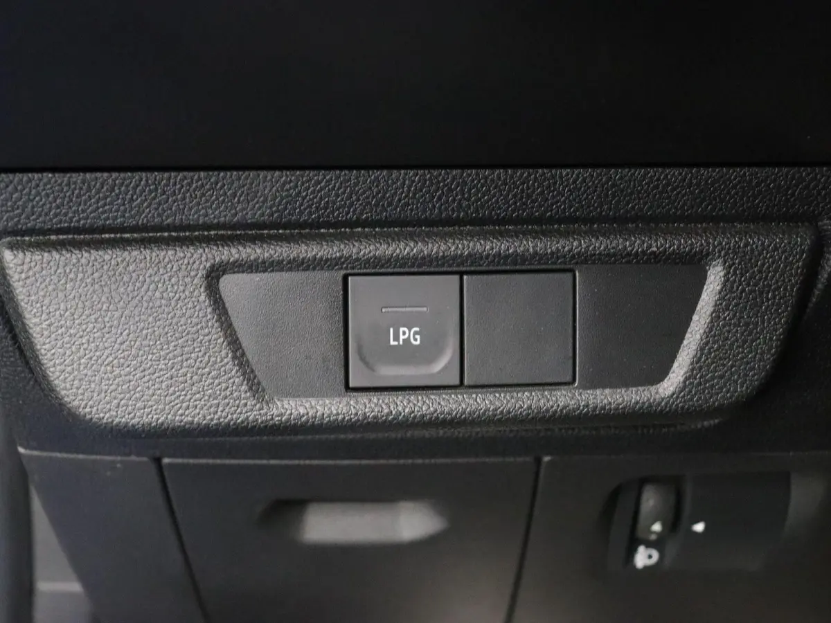 1.0 TCe 100 Bi-Fuel Essential | Trekhaak | Blinde hoek detectie | Achteruitrijcamera | Climate Control | Voor en achter parkeersensoren |