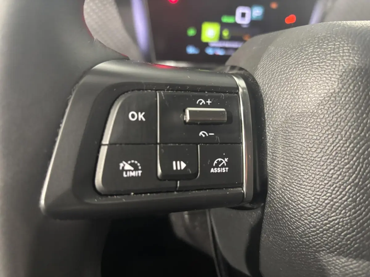 Feel 50 kWh | Cruise Control | Apple Carplay - Android Auto | Achteruitrijcamera | Head up Display