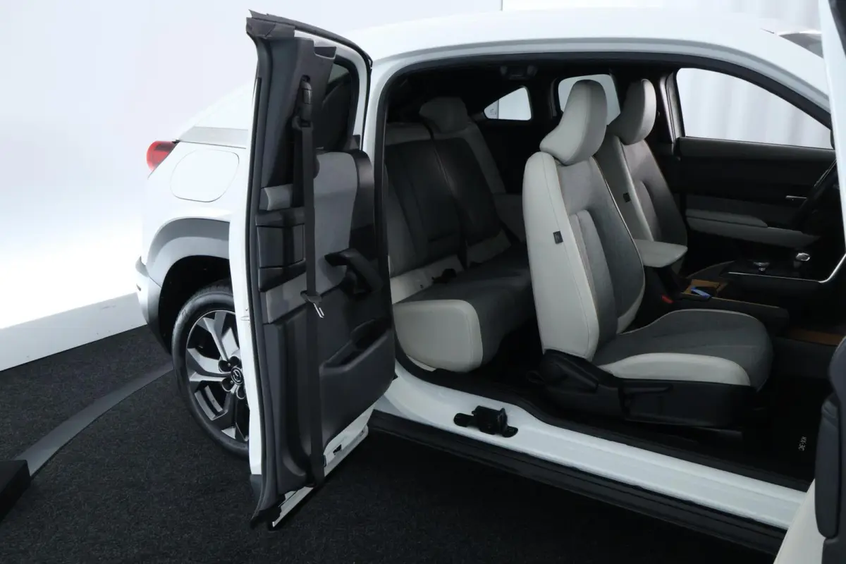 e-SkyActiv 145 Luxury 36 kWh |CAMERA|HUD|ST+STUUR VWM|ACC|