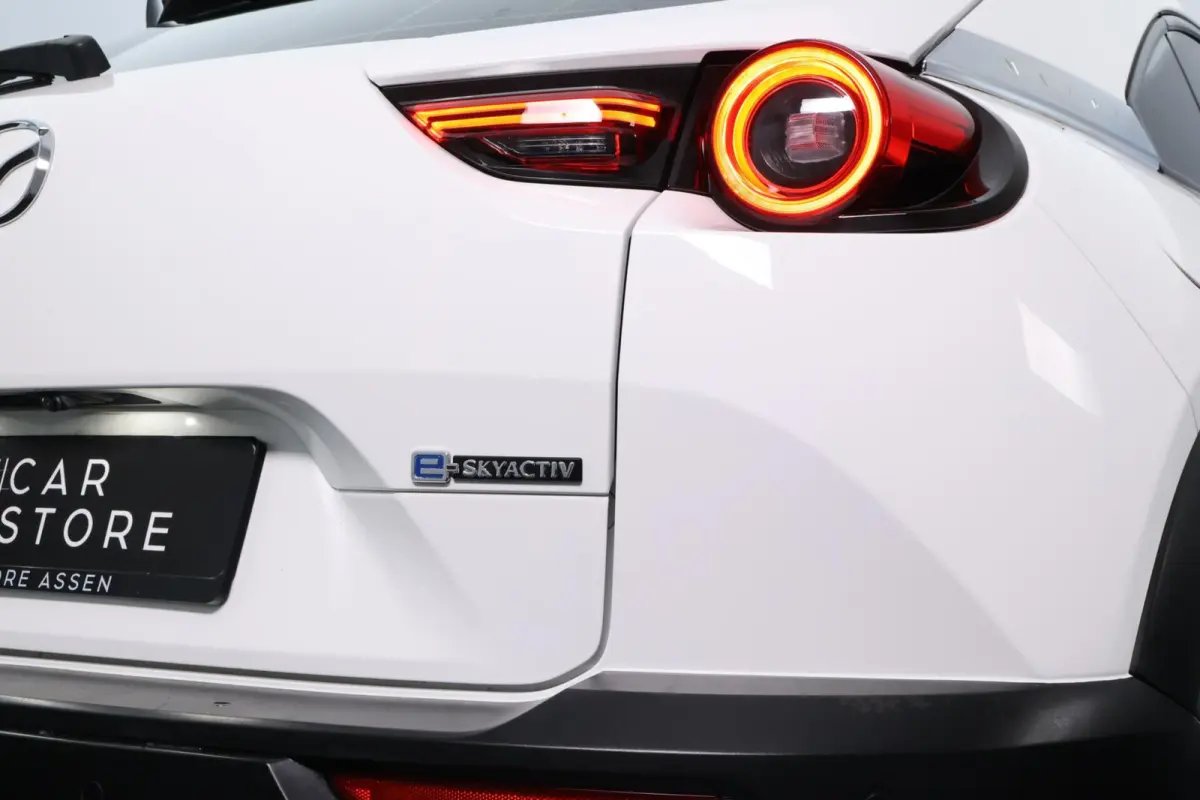e-SkyActiv 145 Luxury 36 kWh |CAMERA|HUD|ST+STUUR VWM|ACC|