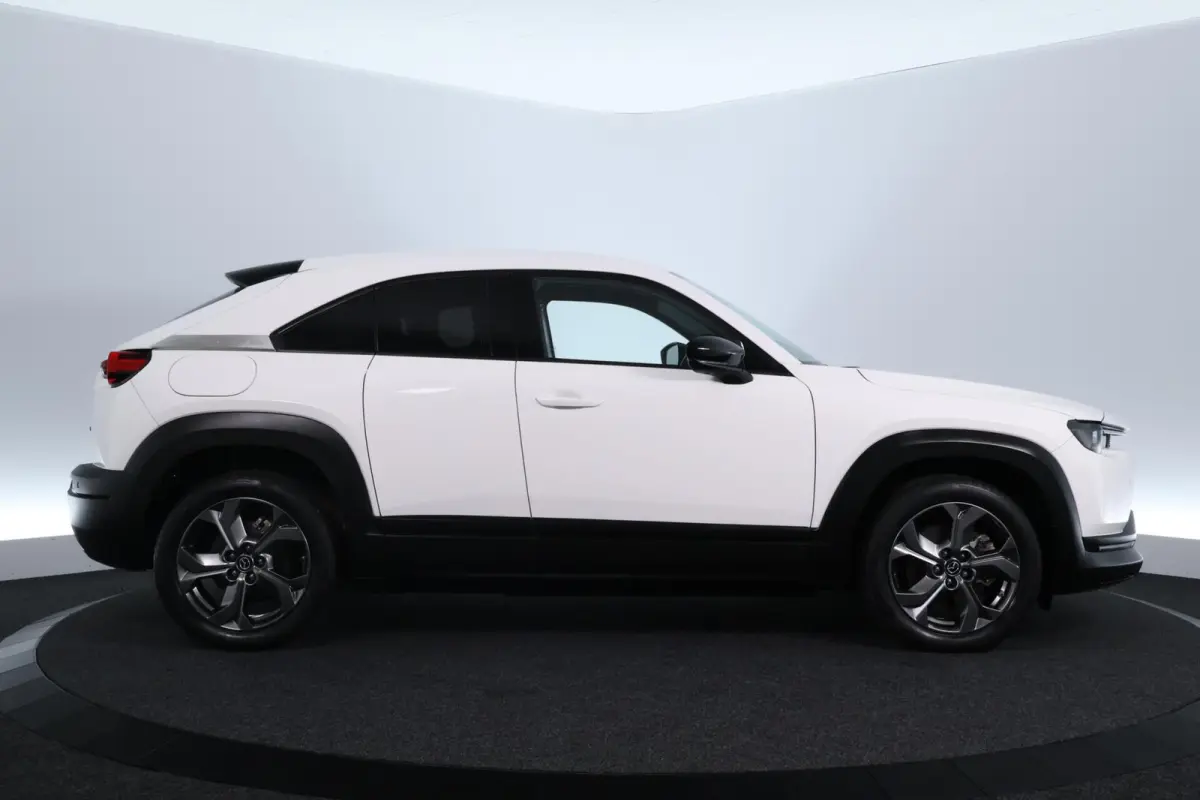 e-SkyActiv 145 Luxury 36 kWh |CAMERA|HUD|ST+STUUR VWM|ACC|