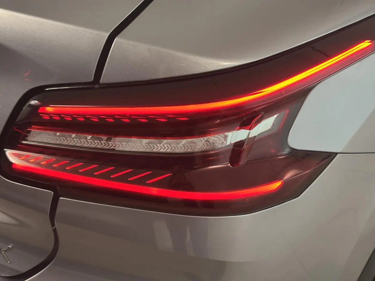 100 You | Navigatie | Apple Carplay/Android Auto | Cruise control | Airco | LED
