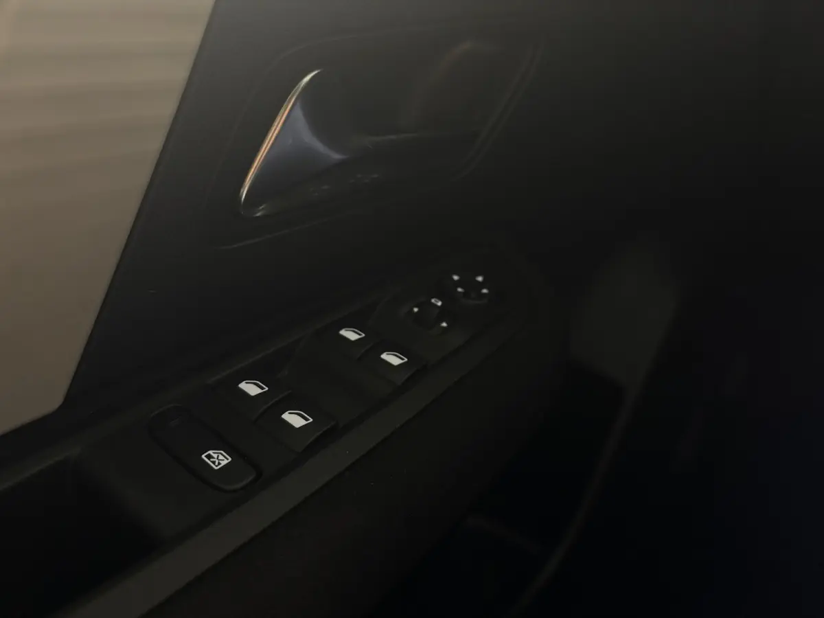 100 You | Navigatie | Apple Carplay/Android Auto | Cruise control | Airco | LED