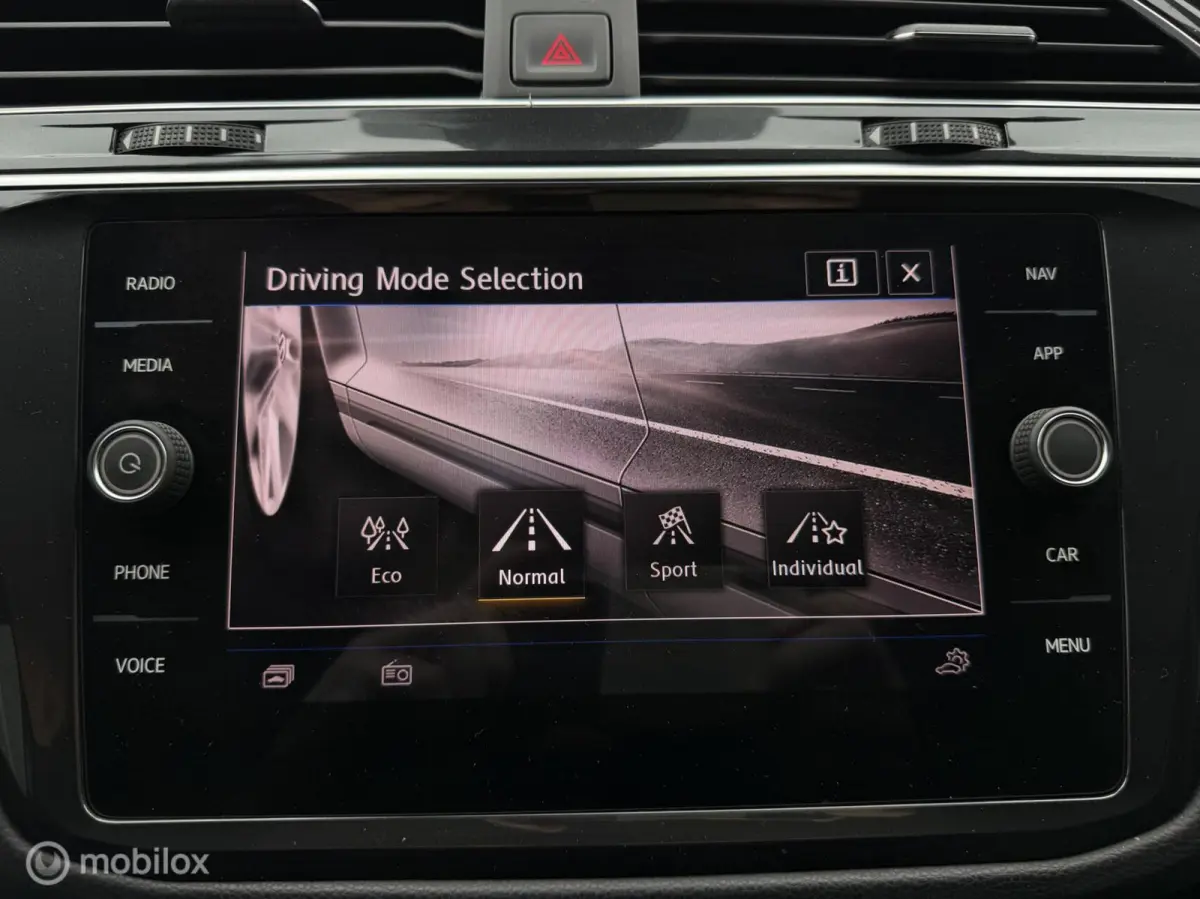 1.5 TSI ACT Highline Business R | Pano | Elek trekhaak | Carplay | LED | ACC | Stoelmassage | Stoelverwarming | Bomvol opties!
