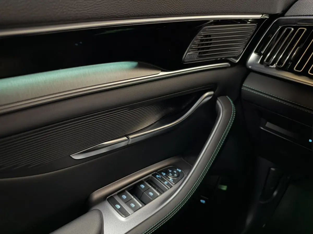 1.5 DM-i FWD Boost Pano Leer 360° HUD Infinity Carplay