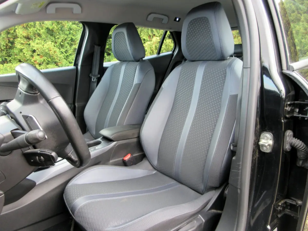 1.2 PureTech Allure Automaat * Navi * Trekhaak *
