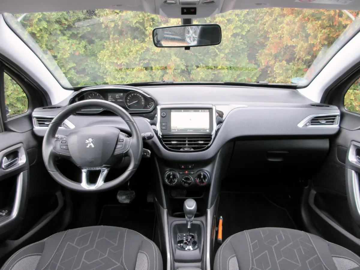 1.2 PureTech Automaat * Navi * Pano * Trekhaak *