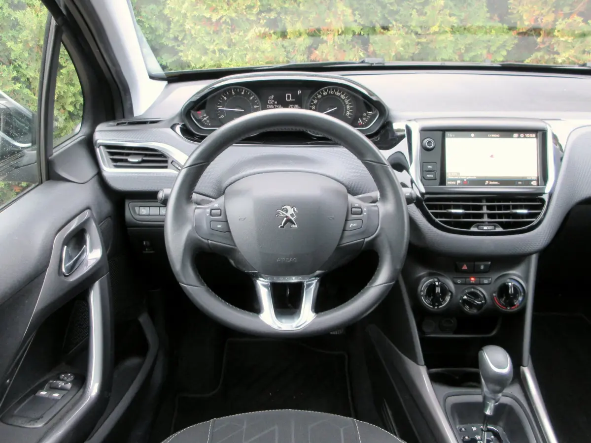 1.2 PureTech Automaat * Navi * Pano * Trekhaak *