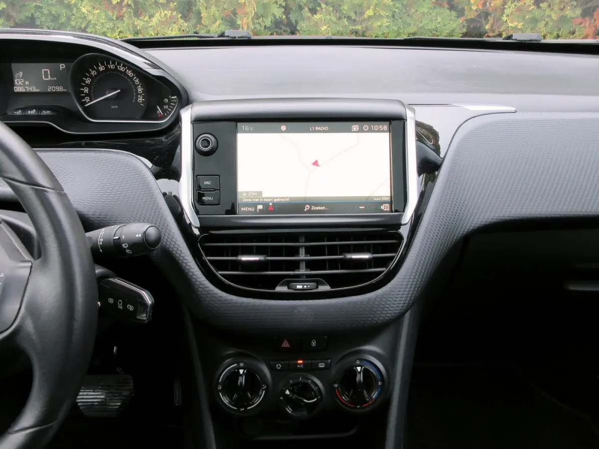1.2 PureTech Automaat * Navi * Pano * Trekhaak *
