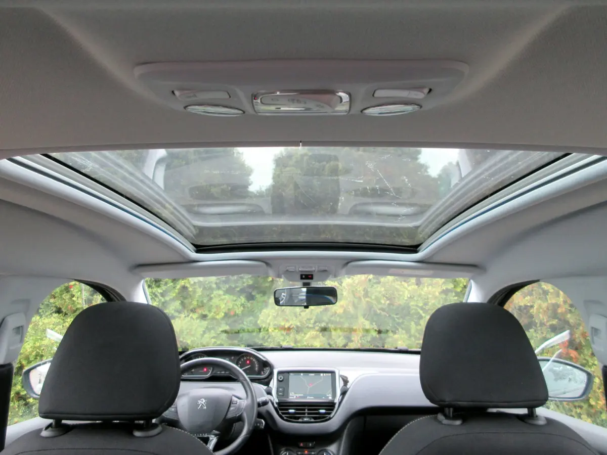 1.2 PureTech Automaat * Navi * Pano * Trekhaak *