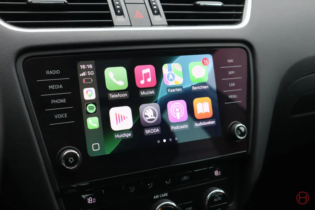 1.0 TSI / Panoramadak / Camera / Trekhaak / CarPlay