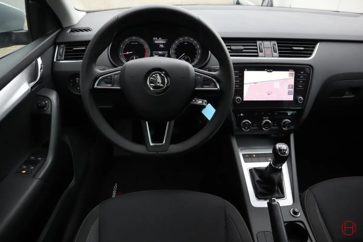 1.0 TSI / Panoramadak / Camera / Trekhaak / CarPlay